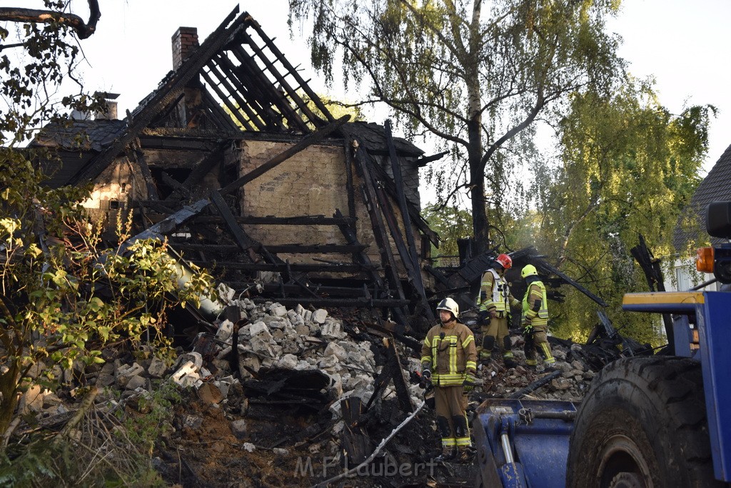 Grossfeuer Einfamilienhaus Siegburg Muehlengrabenstr P1104.JPG - Miklos Laubert